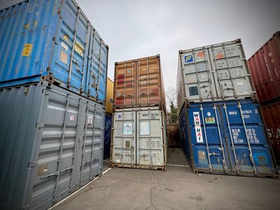 5 пікапів та 17 контейнерів: в Одеській мерії розповіли про передачу допомоги військовим 5 пікапів та 17 контейнерів: в Одеській мерії розповіли про передачу допомоги військовим