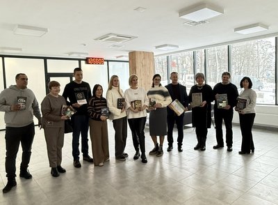 Майже 500 книг для військових у госпіталь зібрали та передали заклади культури Рівненщини Майже 500 книг для військових у госпіталь зібрали та передали заклади культури Рівненщини