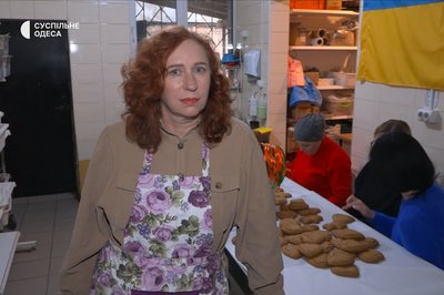 В Одесі переселенці з Херсону приготували святкові пряники для військових В Одесі переселенці з Херсону приготували святкові пряники для військових