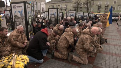 З військовими Андрієм Пономаренком, Віктором Полунцем та Віктором Мандзюком попрощалися у Рівному З військовими Андрієм Пономаренком, Віктором Полунцем та Віктором Мандзюком попрощалися у Рівному
