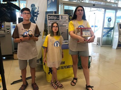 Волонтери "Руху підтримки закарпатських військових" за пів року відправили на фронт 350 дронів Волонтери "Руху підтримки закарпатських військових" за пів року відправили на фронт 350 дронів