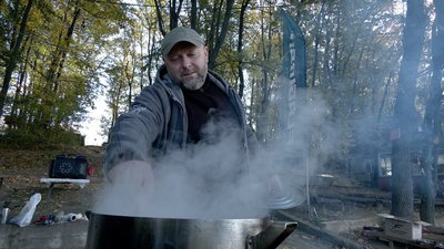 "Сам процес заспокоює": на Вінниччині для військових на реабілітації організовують риболовлю