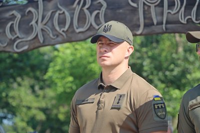 В Охтирці відбувся траурний мітинг до роковин загибелі 70 військових внаслідок авіаудару В Охтирці відбувся траурний мітинг до роковин загибелі 70 військових внаслідок авіаудару