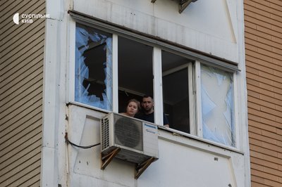 Російський дрон влучив у столичну багатоповерхівку: поранені люди Російський дрон влучив у столичну багатоповерхівку: поранені люди