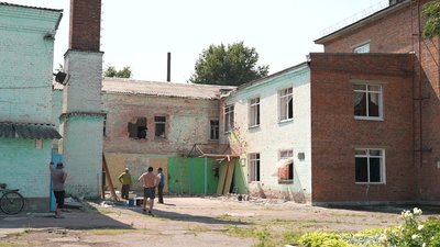 “Я бігла рятувати брата — шльопанці розплавились”: мешканці Білопілля на Сумщині про обстріл міста “Я бігла рятувати брата — шльопанці розплавились”: мешканці Білопілля на Сумщині про обстріл міста