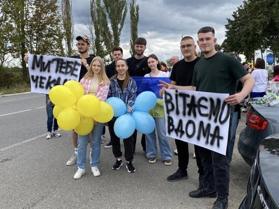 На Вінниччині зустріли звільненого з полону Олександра Журжу На Вінниччині зустріли звільненого з полону Олександра Журжу