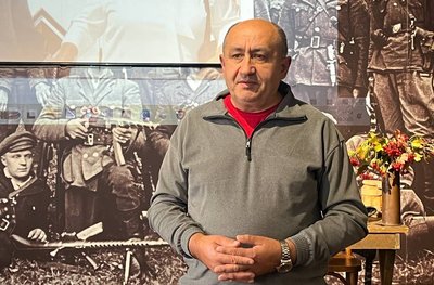 Вчитель Іван Когуч Вчитель Іван Когуч