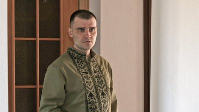 Експолонений боєць 36-ї бригади морської піхоти Сергій Смирнов зустрівся із родиною на Волині Експолонений боєць 36-ї бригади морської піхоти Сергій Смирнов зустрівся із родиною на Волині