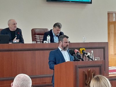 У Житомирі на сесії розірвали контракт із генеральним директором Житомирської обласної лікарні Богданом Леськівим У Житомирі на сесії розірвали контракт із генеральним директором Житомирської обласної лікарні Богданом Леськівим