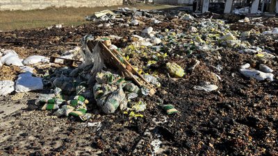розсипані макарони після удару дронів