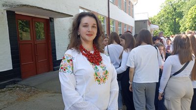 На Житомирщині у День вишиванки діти влаштували благодійний ярмарок, щоб зібрати гроші для ЗСУ