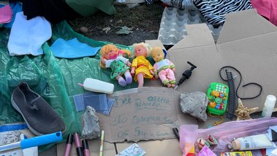 «Розпродамся та поїду»: як у Краматорську під обстрілами працює барахолка «Розпродамся та поїду»: як у Краматорську під обстрілами працює барахолка