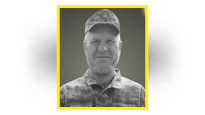 На Чернігівщині попрощалися з трьома захисниками України: Євгеном Сутулою, Ігорем Розсудовським та Миколою Примаком На Чернігівщині попрощалися з трьома захисниками України: Євгеном Сутулою, Ігорем Розсудовським та Миколою Примаком