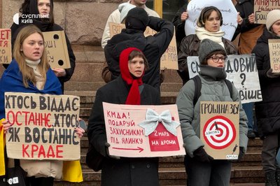 "КМДА, купи БпЛА". У центрі столиці пройшла акція "Гроші на ЗСУ" "КМДА, купи БпЛА". У центрі столиці пройшла акція "Гроші на ЗСУ"