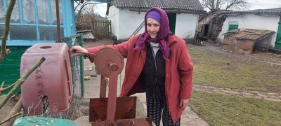 Антоніна Ісько мешкає у селі Андронівка Старокостянтинівської громади. Окрім неї там проживає ще двоє людей, 12 лютого 2025 року, Хмельниччина