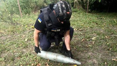 На Чернігівщині сапери знешкодили артилерійські снаряди та бойові частини безпілотників у двох районах області На Чернігівщині сапери знешкодили артилерійські снаряди та бойові частини безпілотників у двох районах області