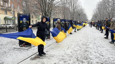 У Полтаві люди вишикувалися у "живий ланцюг"