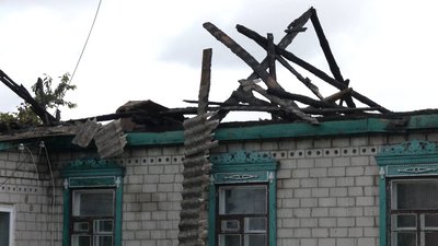 "Вона стояла поряд, а її будинок горів": що розповідають очевидці про атаку БпЛА на Новгород-Сіверський "Вона стояла поряд, а її будинок горів": що розповідають очевидці про атаку БпЛА на Новгород-Сіверський
