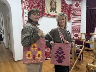 У Кролевці майстрині виготовляють шопери за донат для війська У Кролевці майстрині виготовляють шопери за донат для війська