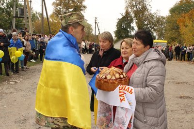 У селі на Вінниччині зустріли звільненого щ полону Андрія Василюка