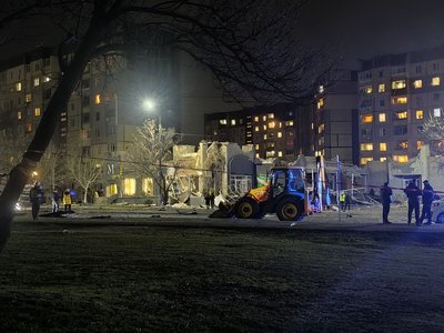 Війська РФ атакували житловий квартал Кривого Рогу ракетами: є поранені Війська РФ атакували житловий квартал Кривого Рогу ракетами: є поранені