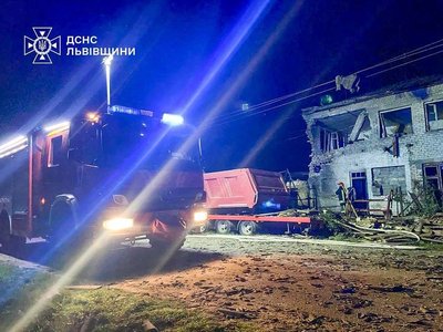 Внаслідок падіння уламків БпЛА на Львівщині виникла пожежа: травмованих немає Внаслідок падіння уламків БпЛА на Львівщині виникла пожежа: травмованих немає