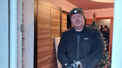 Замінюють вікна, вибиті під час влучання шахеда, Тернопіль, грудень 2024 Замінюють вікна, вибиті під час влучання шахеда, Тернопіль, грудень 2024