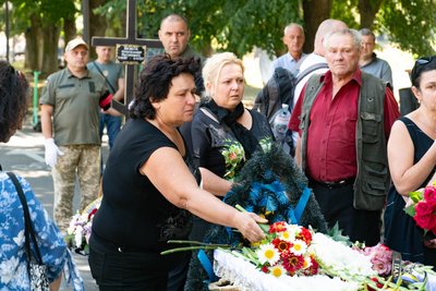 В Ужгороді попрощалися з полеглим захисником Олександром Безегою В Ужгороді попрощалися з полеглим захисником Олександром Безегою