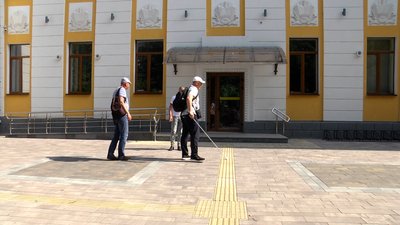 У Житомирі в двох місцях переукладатимуть тактильну плитку для людей з порушенням зору У Житомирі в двох місцях переукладатимуть тактильну плитку для людей з порушенням зору
