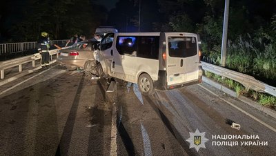 Смертельна ДТП у Винниках: рятувальники деблокували тіло 24-річної водійки Смертельна ДТП у Винниках: рятувальники деблокували тіло 24-річної водійки