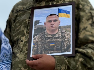 З військовими Євгеном Гайдученком та Олександром Чепелем попрощались у Рівному З військовими Євгеном Гайдученком та Олександром Чепелем попрощались у Рівному