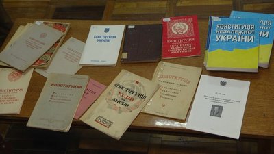 Примірники Конституцій, що зберігаються у Державному архіві Хмельницької області Примірники Конституцій, що зберігаються у Державному архіві Хмельницької області