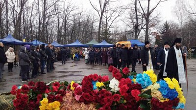 У Кропивницькому попрощалися з військовими Денисом Івановим та Юрієм Давиденком