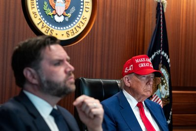 Трамп показав силу, а Тегеран перекриттям Омрузької протоки вистрілить собі в ногу — що пише світ про атаку США на Іран Трамп показав силу, а Тегеран перекриттям Омрузької протоки вистрілить собі в ногу — що пише світ про атаку США на Іран