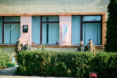 На Хмельниччині відкрили меморіальну дошку воїну Сергію Срібняку На Хмельниччині відкрили меморіальну дошку воїну Сергію Срібняку