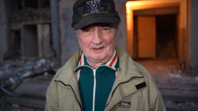Житель пошкодженої ударом РФ багатоаоверхівки на Салтівці Володимир, 12 червня 2025 року Житель пошкодженої ударом РФ багатоаоверхівки на Салтівці Володимир, 12 червня 2025 року