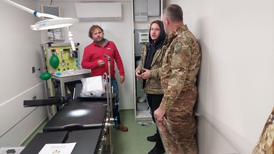 Передадуть на Схід: з Нідерландів на Львівщину привезли мобільні шпиталі Передадуть на Схід: з Нідерландів на Львівщину привезли мобільні шпиталі