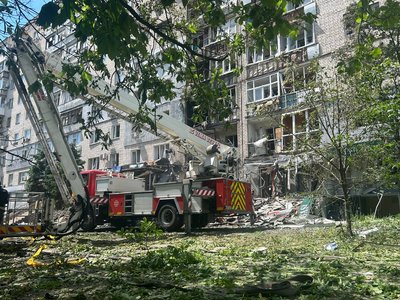 Пошкоджено дев’ятиповерхівку, є жертви: що відбувається на місці дронової атаки РФ по Павлограду Пошкоджено дев’ятиповерхівку, є жертви: що відбувається на місці дронової атаки РФ по Павлограду
