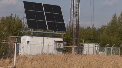 Сонячні батареї біля базової станції