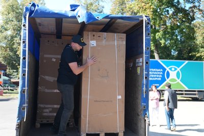 Благодійники передали обладнання для сумського банку крові Благодійники передали обладнання для сумського банку крові