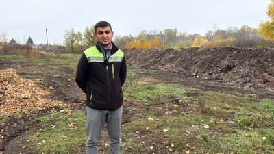 Прибирання опалого листя у Полтаві: чи можуть містяни утилізувати листя зі своїх дворів Прибирання опалого листя у Полтаві: чи можуть містяни утилізувати листя зі своїх дворів