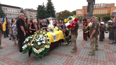 «Треба боротись за наші сім'ї»: з військовим Віктором Токарчуком попрощалися у Рівному «Треба боротись за наші сім'ї»: з військовим Віктором Токарчуком попрощалися у Рівному