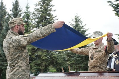 В Ужгороді попрощалися з полеглим захисником Павлом Ференсом В Ужгороді попрощалися з полеглим захисником Павлом Ференсом