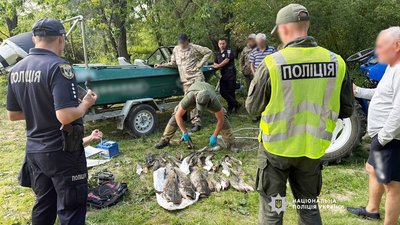 Ловили сомів за допомогою електроприладу: на Десні на Чернігівщині викрили браконьєрів