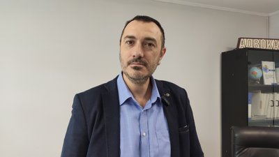 "Ми шануємо наш прапор": як у Миколаєві доглядають за станом стягів "Ми шануємо наш прапор": як у Миколаєві доглядають за станом стягів