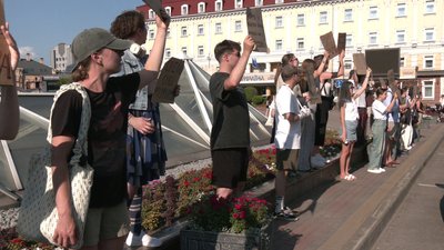 Вдруге за день рівняни вийшли на акцію проти відставки Михайла Федорова з посади міністра оборони Вдруге за день рівняни вийшли на акцію проти відставки Михайла Федорова з посади міністра оборони