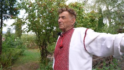 Скульптор-самоук Олексій Бондаренко, село Рунгури, Івано-Франківщина Скульптор-самоук Олексій Бондаренко, село Рунгури, Івано-Франківщина
