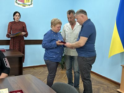 У Кременчуці передали нагороди п’ятьом родинам загиблих військових У Кременчуці передали нагороди п’ятьом родинам загиблих військових