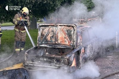 В Ужгороді діти підпалили авто — поліція зʼясовує обставини В Ужгороді діти підпалили авто — поліція зʼясовує обставини