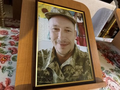 У Херсоні попрощались з військовими Сергієм Лобуренком та Євгеном Комаровим У Херсоні попрощались з військовими Сергієм Лобуренком та Євгеном Комаровим